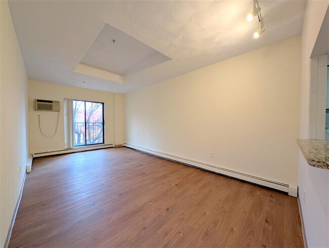 Building Photo - 373 Highland Ave