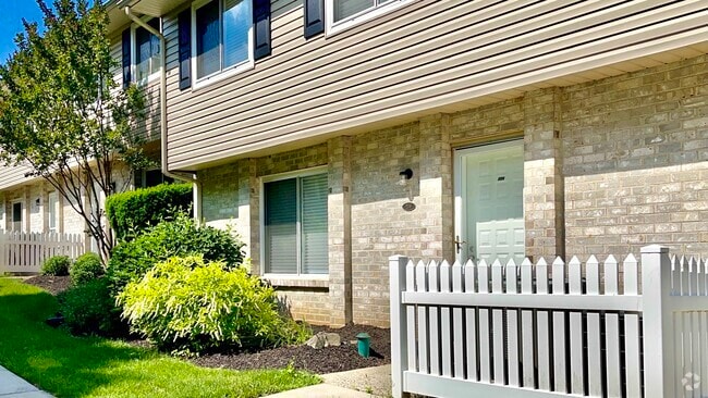 Building Photo - 206 Village Walk