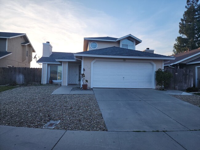 Building Photo - 3 Bedroom 2 Bath in HOA Community with Com...