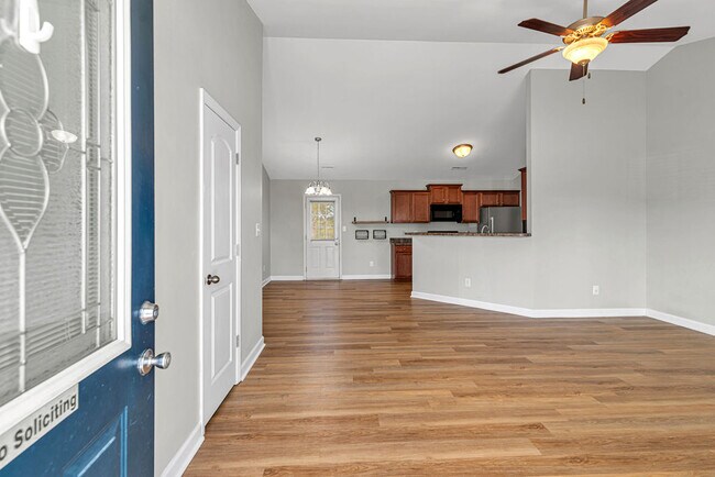 Foto del edificio - 303 Sinclair Ln