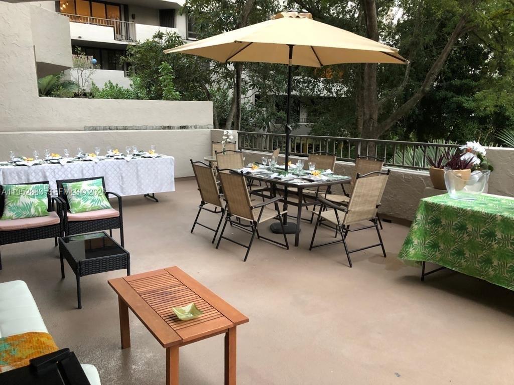 Foto del edificio - 121 Crandon Blvd