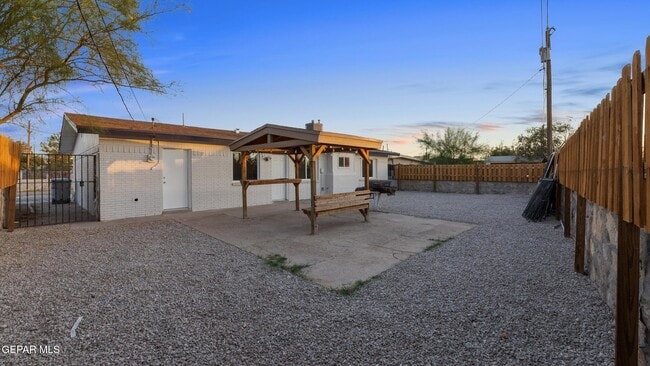 Foto del edificio - 513 Gilmore Way