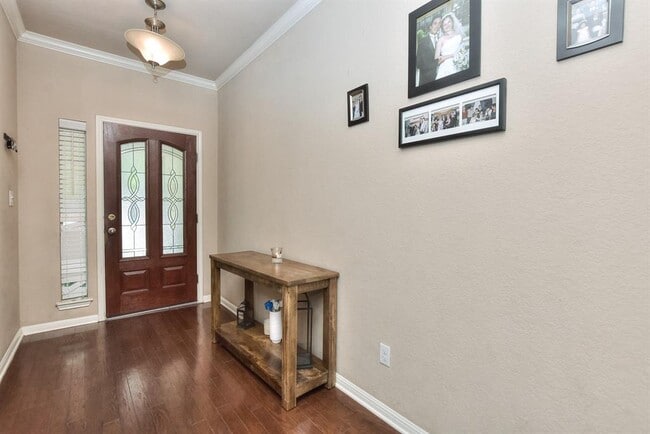 Building Photo - 2532 St James Pl