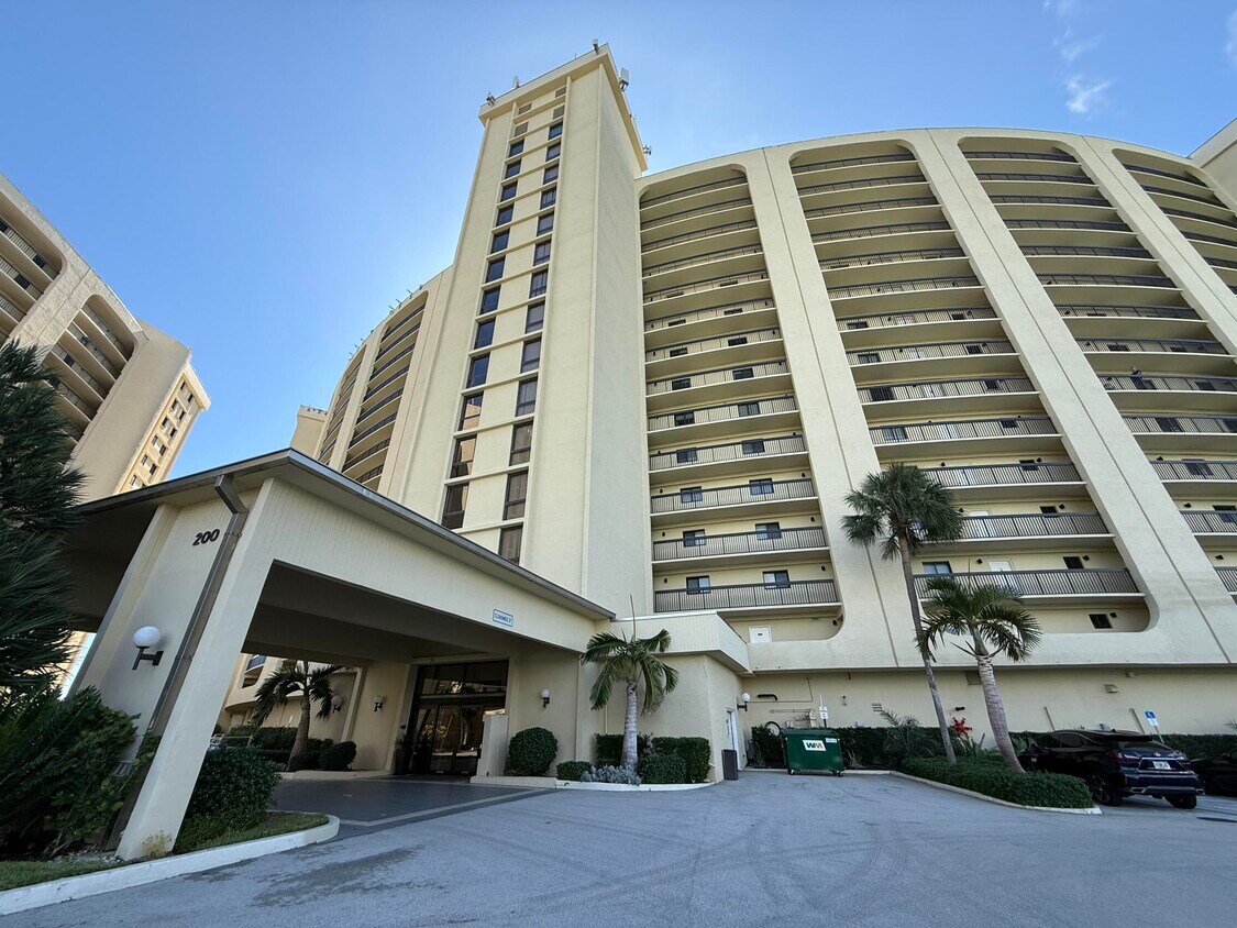 Foto principal - 200 Ocean Trail Way