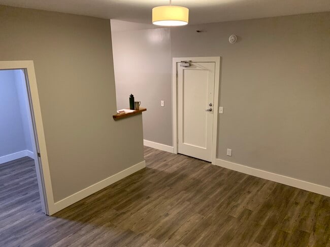Living Space /Kitchen - 407 S Kenmore Ave