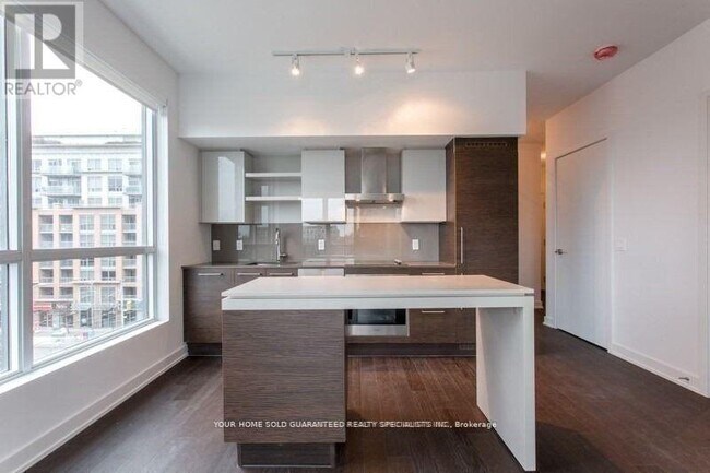 Photo du bâtiment - 1030 King St W