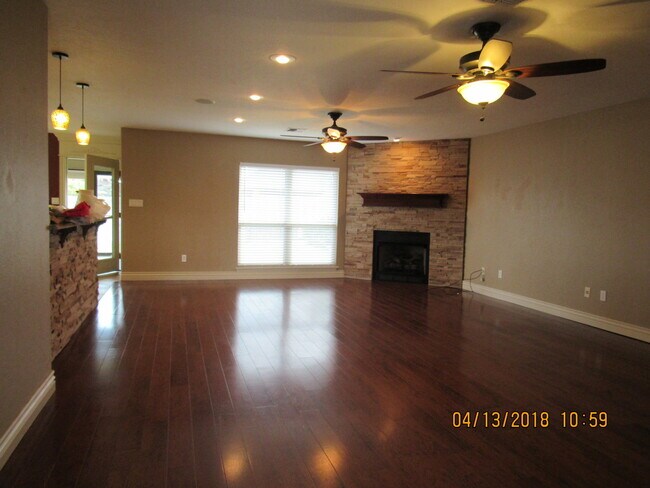 Foto del edificio - Fantastic home located in Eastlake