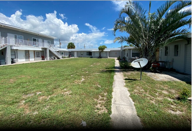 Yard - LIZS at Vero Beach Apartments