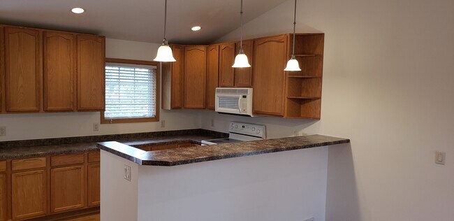 Building Photo - 106 Maria Ln