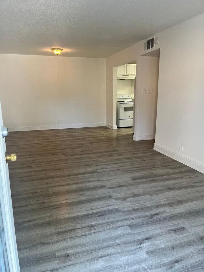 Building Photo - Comfortable 2-Bed, 2-Bath with Central Air...
