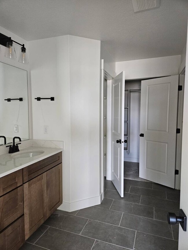 Building Photo - 1029 W Coral Charm Wy