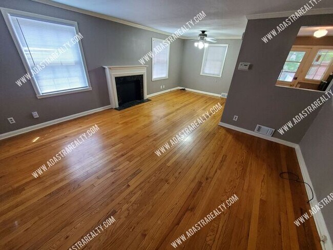 Building Photo - Beautiful Brookside Duplex. Live in the he...
