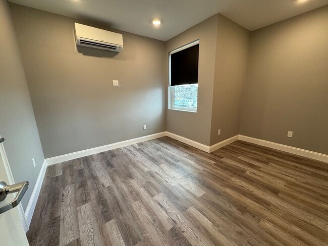 Building Photo - 207 Shirley Ave