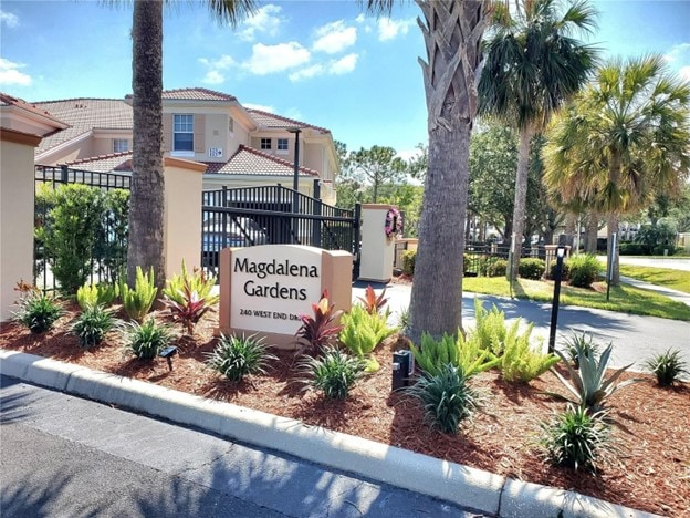 Foto principal - 240 West End Dr