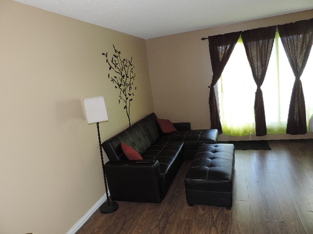 Building Photo - 911 10 St