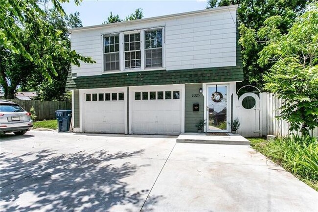 Building Photo - Garage Loft Apartment