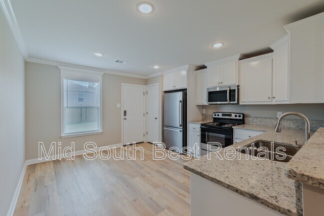 Foto del edificio - 829 Pine Tree Rd