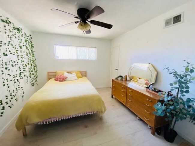 Foto del edificio - 74701 Merle Dr