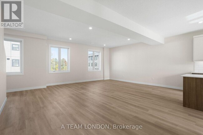 Photo du bâtiment - 310 Callaway Rd