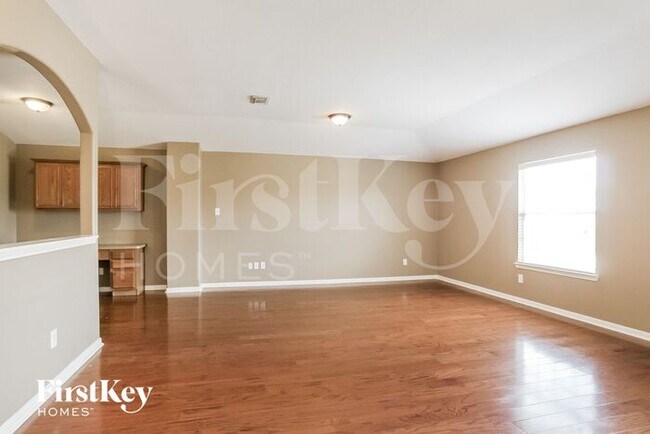 Building Photo - 2430 Pinpoint Dr