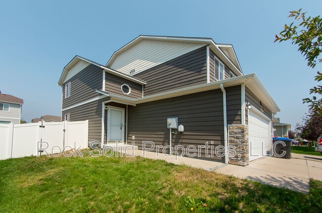 Building Photo - 3766 Saddle Ridge Trail