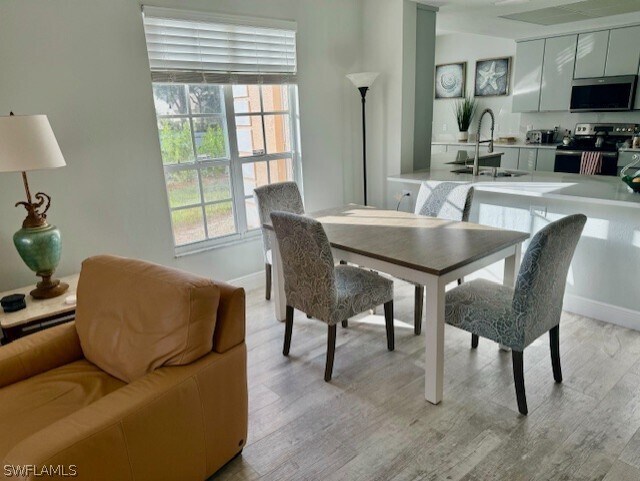 Foto del edificio - 651 Wiggins Lake Dr