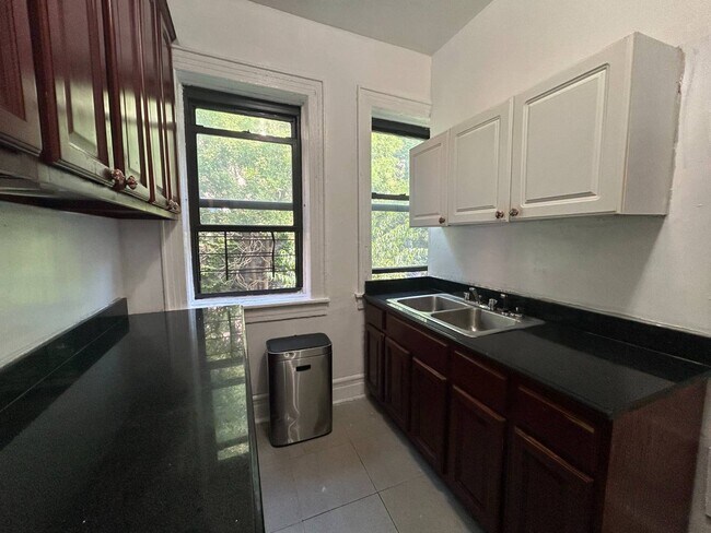 Foto del edificio - 2680 Bailey Ave