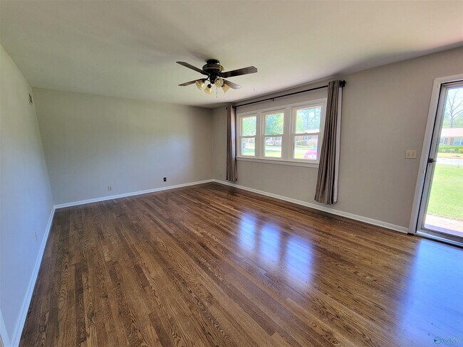 Foto del edificio - 6514 Janice St NW