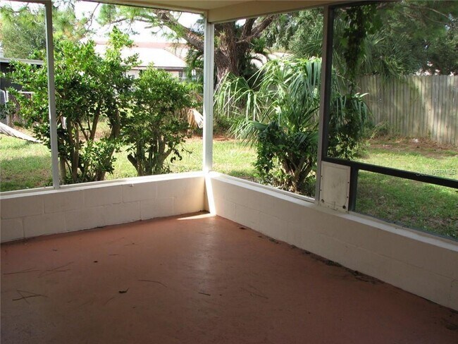 Building Photo - 9831 Lamantin Dr