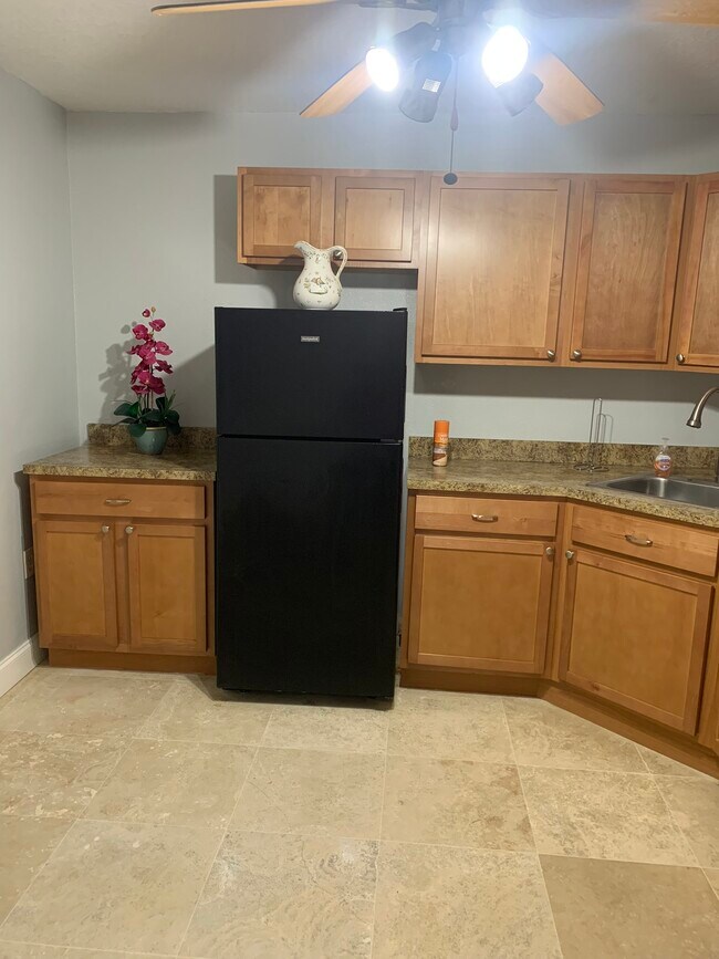 Kitchen - 1499 Godfrey Ave