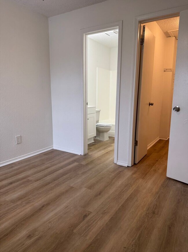 Building Photo - Ceader Ridge