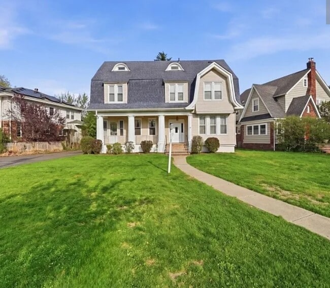 Building Photo - 44 Oberlin St