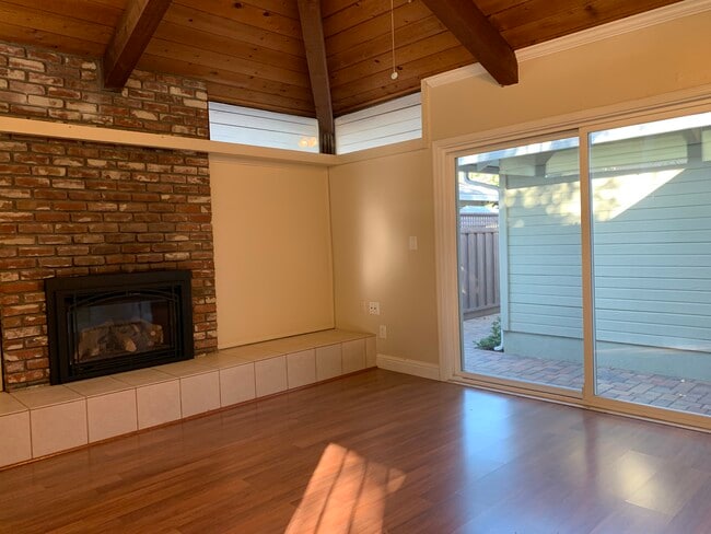 Building Photo - 606 Millich Dr