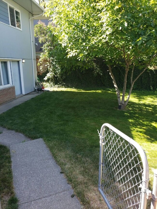 Foto del edificio - 1065 NE Duncan Ln