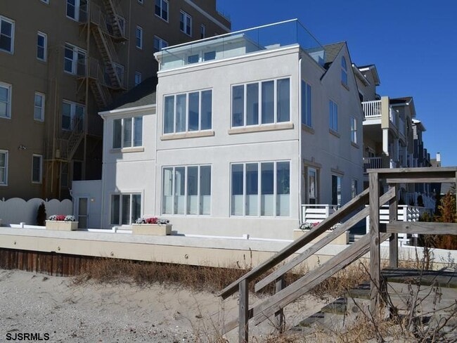 Building Photo - 110 S Richards Ave