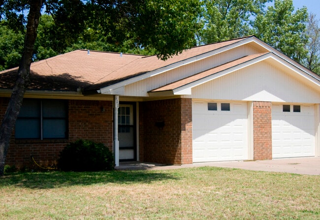 Foto del edificio - 111 Briarwood Ln
