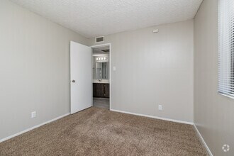 1BR, 1BA - 493SF - Bedroom - Knollwood Terrace
