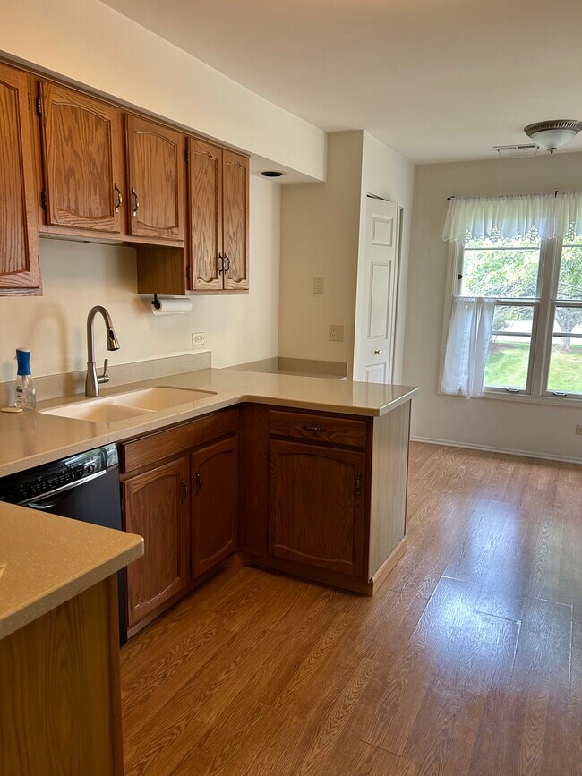Foto del edificio - 1335 Cromwell Ct