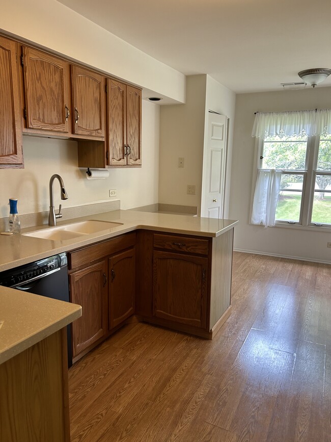 Building Photo - 1335 Cromwell Ct