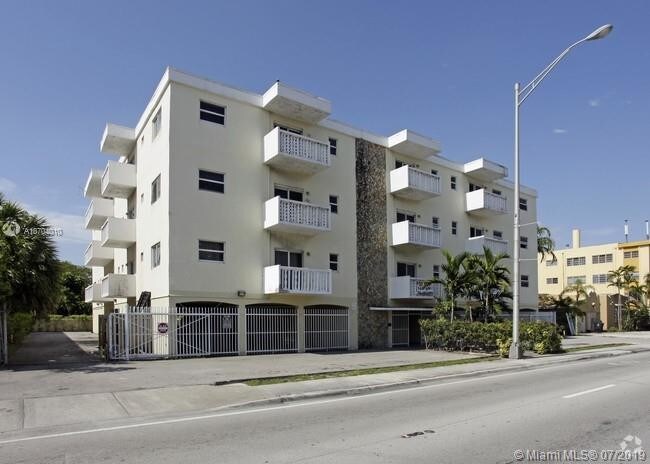 Building Photo - 360 NE 125th St