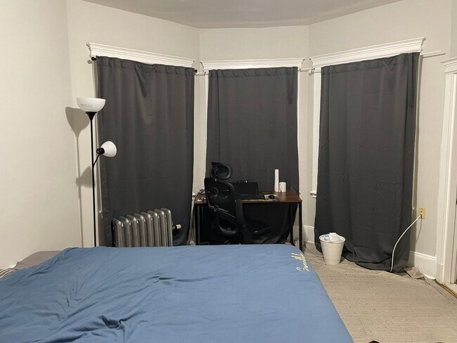 Building Photo - Charming studio