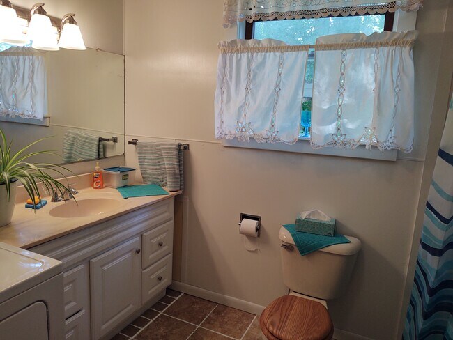 Bathroom - 821 Cotey St