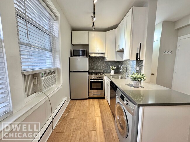 Foto del edificio - 541 W Belmont Ave