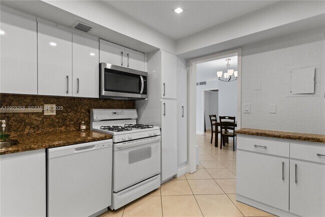 Foto del edificio - 2030 S Ocean Dr