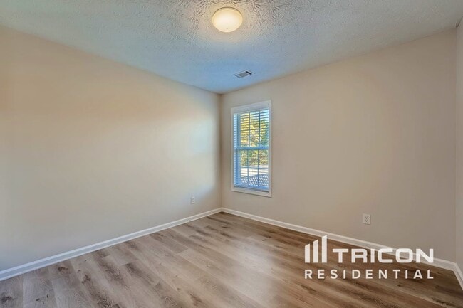 Foto del edificio - 1504 Riverglen Dr