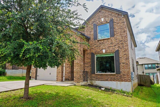 Foto del edificio - Spacious Home with Office, Game Room & Solar Panels Near Randolph AFB - Realtor Commission: $500
