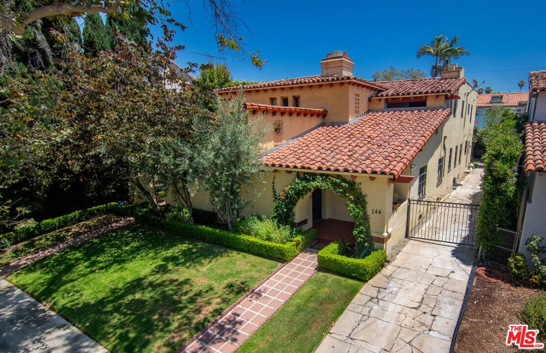 144 S Mansfield Ave, Los Angeles, CA 90036 Apartment for Rent in Los