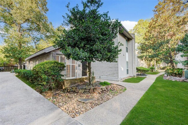 Foto del edificio - 2119 Lake Village Dr