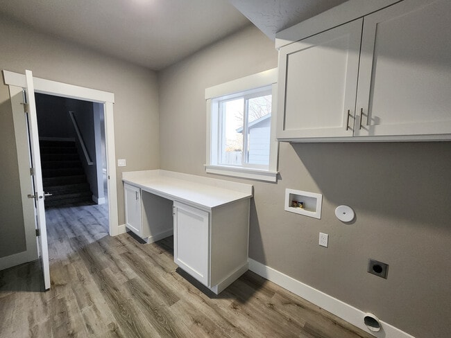 Building Photo - 406 S 11th St