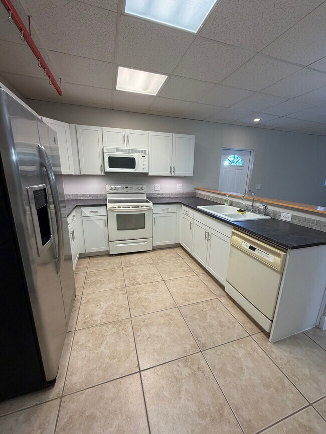 Foto del edificio - 2020 Laurel Ln